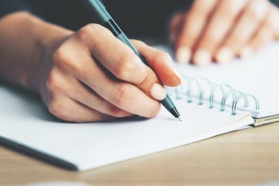 Fetele – cititoare si scriitoare